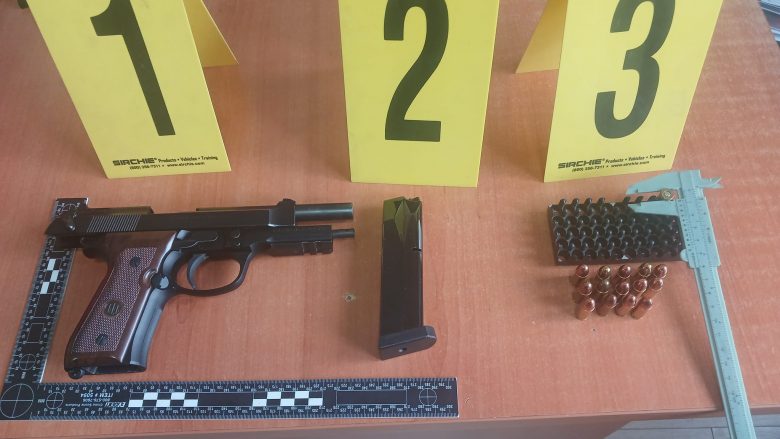 Konfiskohen armë e fishekë në Mitrovicë, pesë të arrestuar