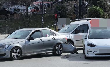 Aksident mes dy veturave në Prishtinë