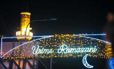 Për nder të muajit të Ramazanit në Prishtinë dekorohet rruga “Ibrahim Lutfiu”