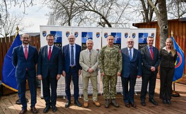 Siguria në Kosovë, komandanti i KFOR-it takon ambasadorët e QUINT-it