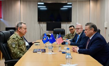Escobar e Hovenier takojnë komandantin e KFOR-it, bisedojnë për sigurinë e Kosovës dhe stabilitetin në rajon