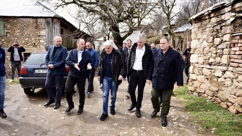 Aliu: Kanë filluar punimet për ndërtimin e rrugëve që ndërlidhin fshatrat e Kosovës dhe Shqipërisë