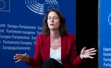 Nënkryetarja e PE e thotë hapur se BE gaboi me masat ndaj Kosovës, tregon pse po amnistohet Serbia