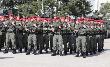 Emocionuese, ushtarët e Kosovës këndojnë këngën “Mora fjalë”