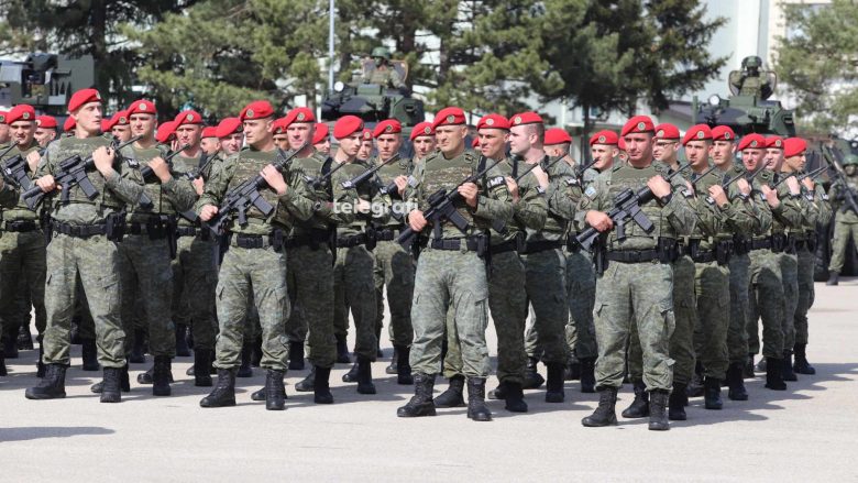 Emocionuese, ushtarët e Kosovës këndojnë këngën “Mora fjalë”