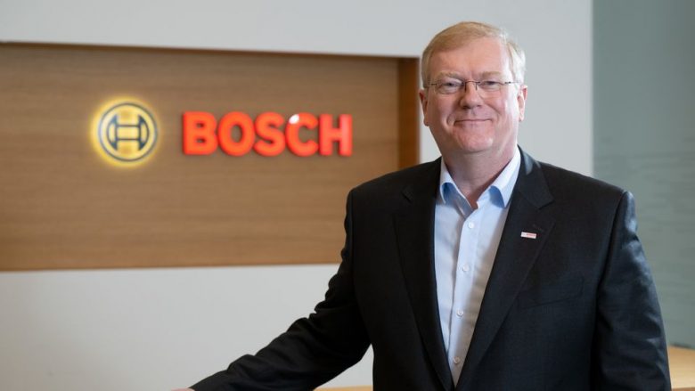 Shefi i Bosch tregon se sa kohë do të duhet për “elektrifikimin e plotë të automjeteve”