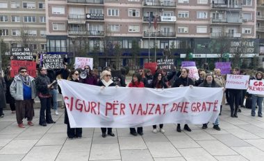 Pas rastit të 13 vjeçares protestohet në Prishtinë, kërkohet mbrojtja e vajzave dhe grave