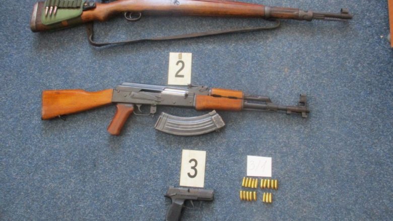 Gjenden armë në dy lokacione të ndryshme në Gjakovë