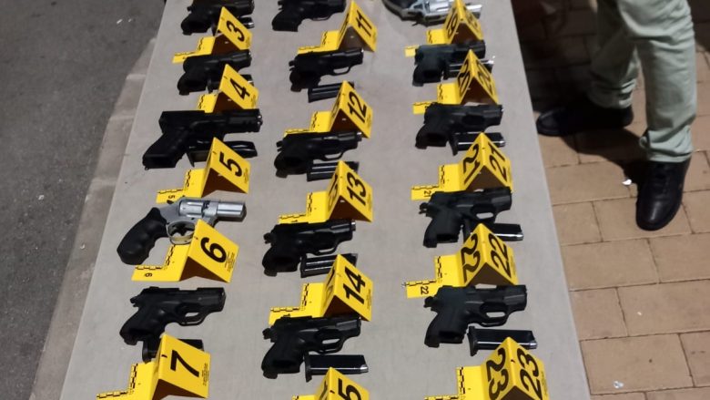 Konfiskohen armë dhe municion të kalibrave të ndryshëm në 14 lokacione në Kosovë