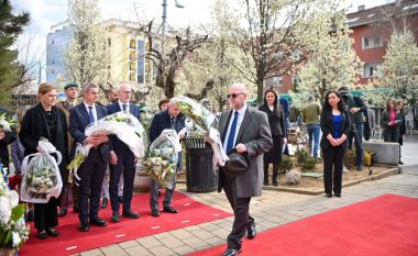 Hovenier nderon ushtarët NATO-s në 25 vjetorin e intervenimit për lirinë e Kosovës