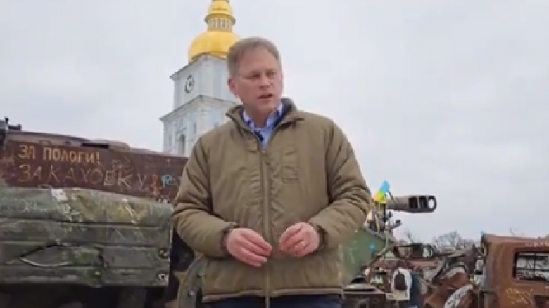 Sekretari britanik i mbrojtjes në Kiev të Ukrainës – për të ‘ngritur alarmin’