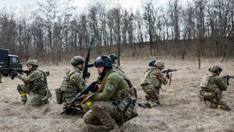 Ukraina fillon rotacionin e trupave që kanë shërbyer për një kohë të gjatë