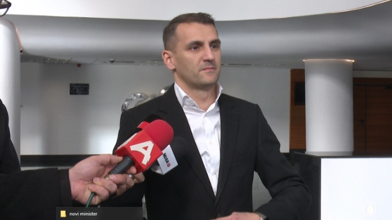 Velkovski ndaloi përdorimin e automjeteve zyrtare për punonjësit në MPPS gjatë fushatës zgjedhore