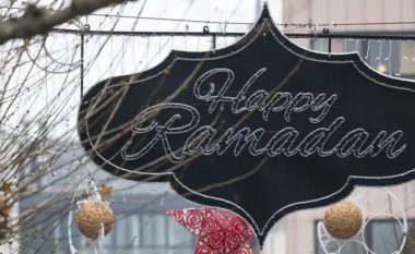 Për herë të parë në histori, Frankfurti dekorohet në prag të Ramazanit