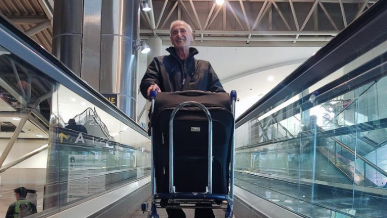 Rrëfimi për të moshuarin që përfundoi duke jetuar për nëntë muaj në një aeroport të Italisë – dhe tani ka një lajm të mirë për të