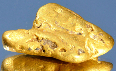 Burri gjen copën më të madhe të arit në Angli me një detektor të vjetër