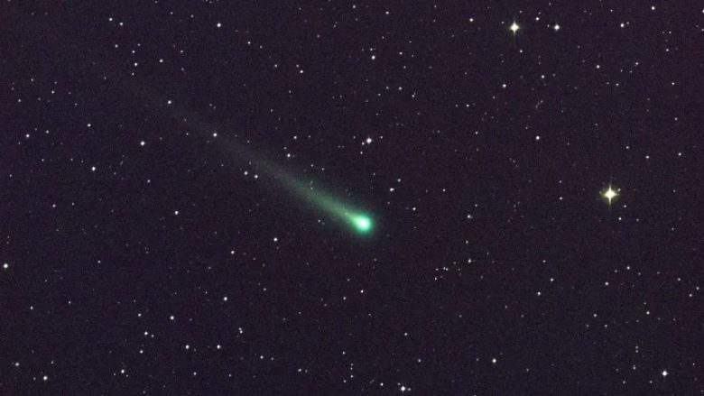 Kometa që kalon pranë Tokës një herë në 71 vjet, e dukshme në qiellin e natës