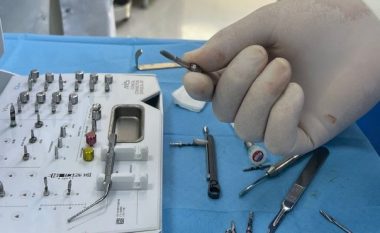 Rifillon aplikimi i implanteve dentare në QKUK