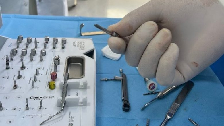 Rifillon aplikimi i implanteve dentare në QKUK