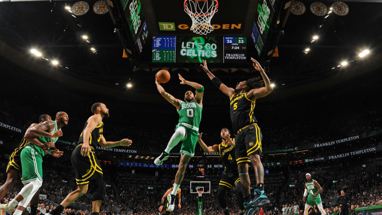 Boston Celtics merr fitore të pabesueshme me 52 pikë epërsi ndaj Golden State Warriors