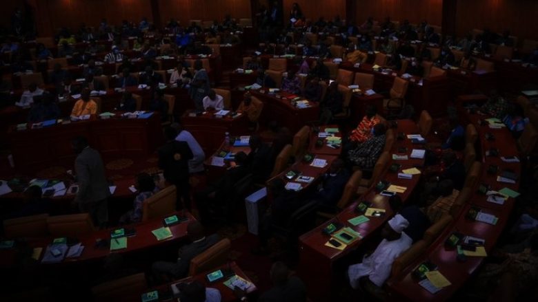 Edhe kjo ndodh në Ganë, parlamentit i ndërpritet energjia elektrike shkaku i borxhit prej 1.66 milion euro