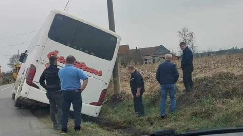 Një autobus me rreth 20 fëmijë del nga rruga në Kroaci – mediat sjellin detajet e para të ngjarjes