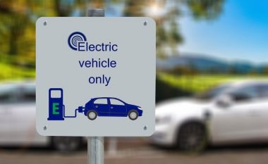 Ekspertët tregojnë pse u bien shumë shpejt çmimet veturave të përdorura elektrike