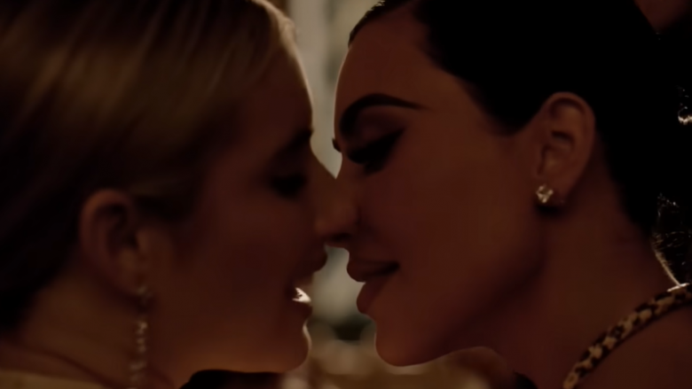 Publikohet trailer-i i pjesës së dytë të “American Horror Story: Delicate”: Kim Kardashian merr vëmendje me puthjen pasionante që i dhuron Emma Roberts