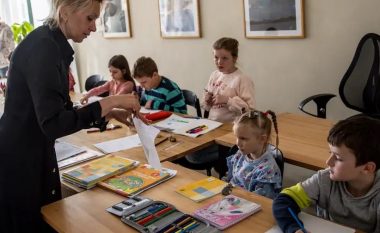 Shkollat duhet t’i përgatisin nxënësit edhe për luftë, thotë ministrja gjermane e arsimit