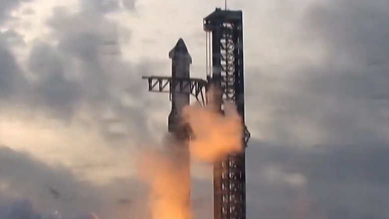 Lansohet me sukses raketa e SpaceX e cilësuar si më e fuqishmja në botë