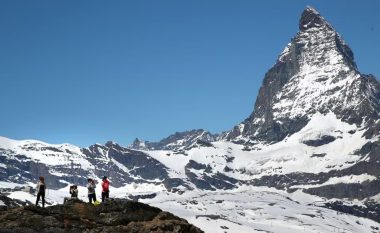 Gjashtë të zhdukur gjatë një turneu të skive pranë Matterhorn në Zvicër