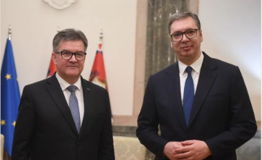 ​Lajçak takon Vuçiqin në Beograd, flasin për hapat drejt normalizimit të marrëdhënieve Kosovë-Serbi