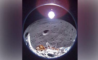 Anija e parë private kozmike ndërpret misionin një javë pas uljes në Hënë