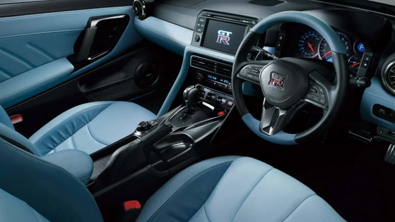 Modeli i ri nga Nissan vjen me një brendësi të kaltër