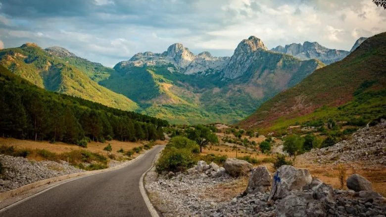 Forbes: Shqipëria, destinacioni me klimë mesdhetare, ushqim të mirë dhe çmime të arsyeshme
