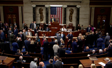 Senati në minutën e fundit shmang mbylljen e qeverisë amerikane – miraton një buxhet të përkohshëm