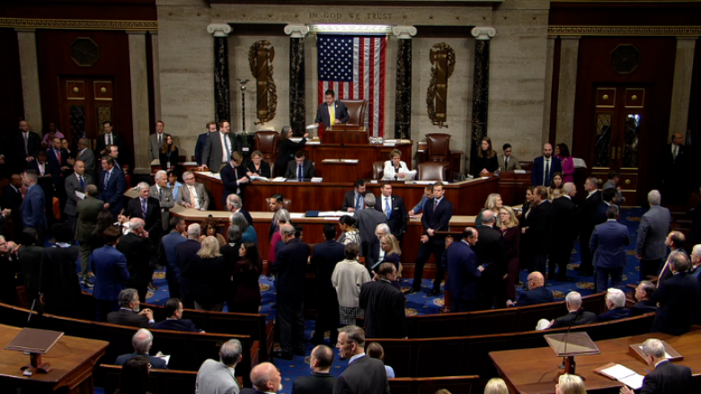 Senati në minutën e fundit shmang mbylljen e qeverisë amerikane – miraton një buxhet të përkohshëm
