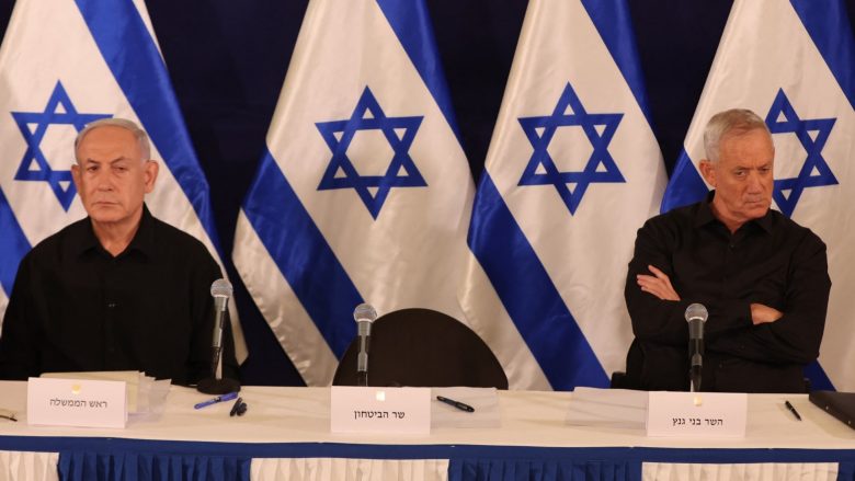 “Vendi ka vetëm një kryeministër”: Netanyahu ‘bisedë të ashpër’ me Benny Gantz, pasi ky i fundit shkoi në Uashington
