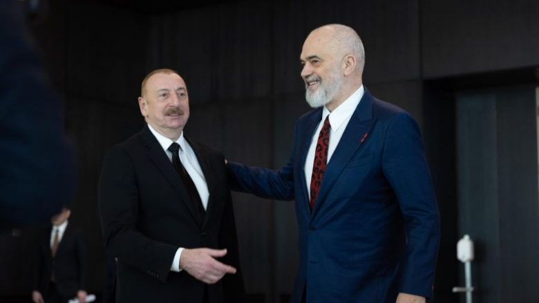 Nënshkruhet marrëveshja për heqjen e vizave me Azerbajxhanin