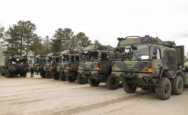 Fotografi të flotës së kamionëve ushtarakë të ardhur nga Gjermania për FSK-në