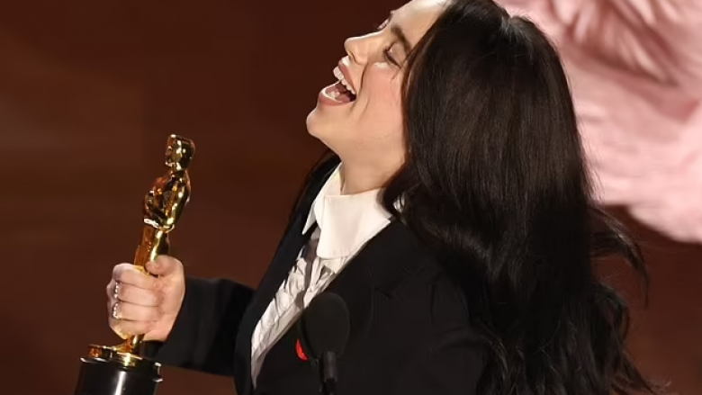 Billie Eilish bën histori në ndarjen e çmimeve, fiton Oscar-in e dytë për “Këngën më të mirë”
