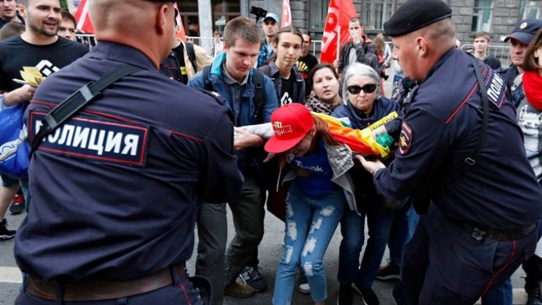 Rusia e shpalli lëvizjen LGBTI organizatë terroriste