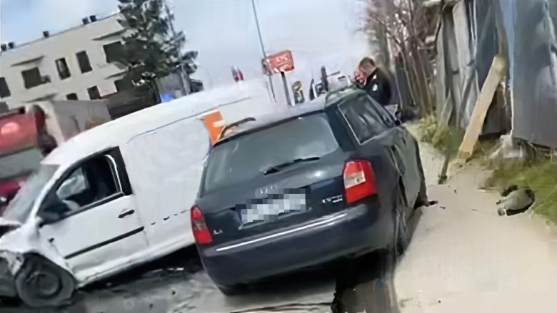 Aksident i rëndë mes tri veturave në Prizren, tre persona të lënduar