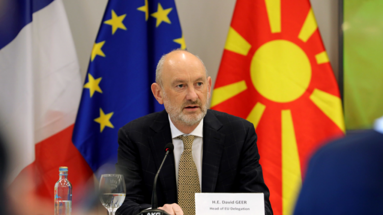 Geer: Presim zbatim të ndryshimeve kushtetuese që Maqedonia e Veriut të vazhdojë rrugën drejt BE-së