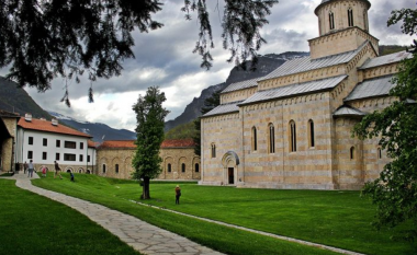 Imeraj: Kërkojmë nga Qeveria dhe komuna që të mos zbatojnë vendimin e Kushtetueses për pronat në Manastir të Deçanit