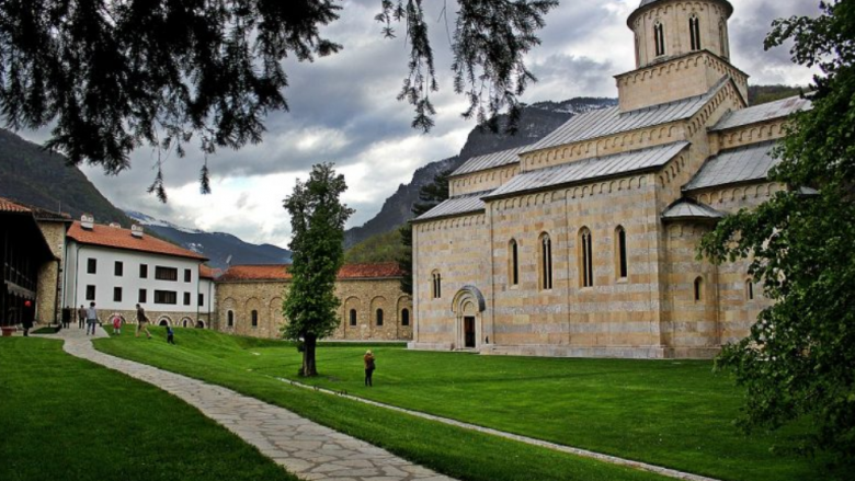 Imeraj: Kërkojmë nga Qeveria dhe komuna që të mos zbatojnë vendimin e Kushtetueses për pronat në Manastir të Deçanit