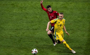 Mbyllen 45 minutat e para në ndeshjen Suedi – Shqipëri