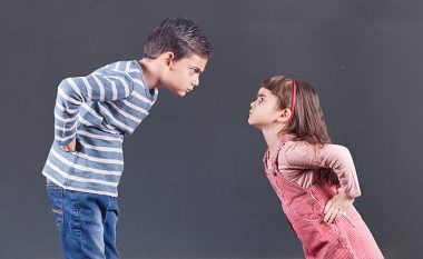 Këshilla e psikologes: Kurrë mos pengoni grindjen midis vëllezërve dhe motrave