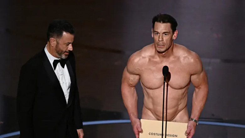 John Cena shfaqet lakuriq në skenën e “Oscars” për të prezantuar çmimin e ‘kostumografisë më të mirë’
