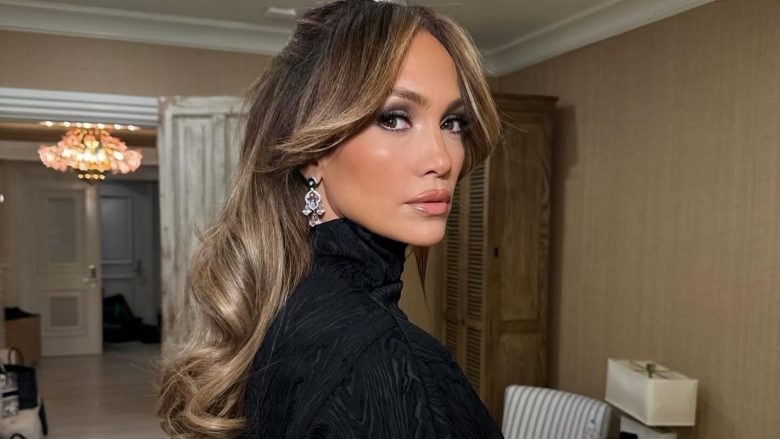Jennifer Lopez për prindërit e saj: Jam rritur nga një baba emocionalisht i paqëndrueshëm dhe një nënë narciste